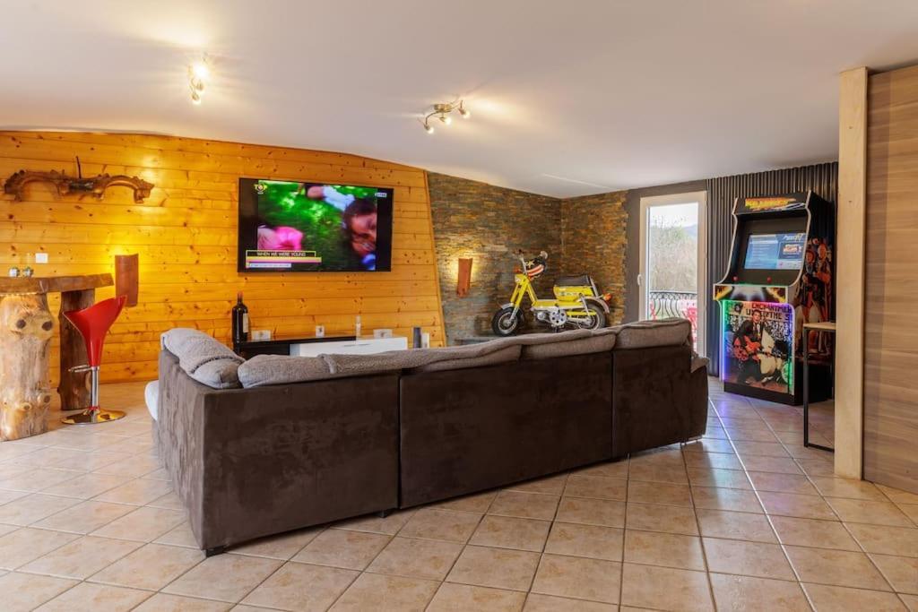 Le Garage Villa Lorp-Sentaraille Bagian luar foto