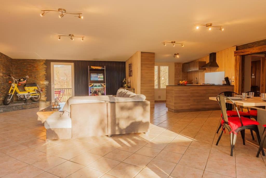 Le Garage Villa Lorp-Sentaraille Bagian luar foto